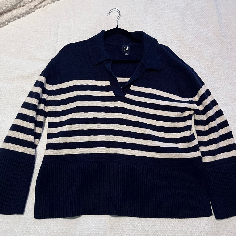 GAP Women’s Navy and White Striped Sweater